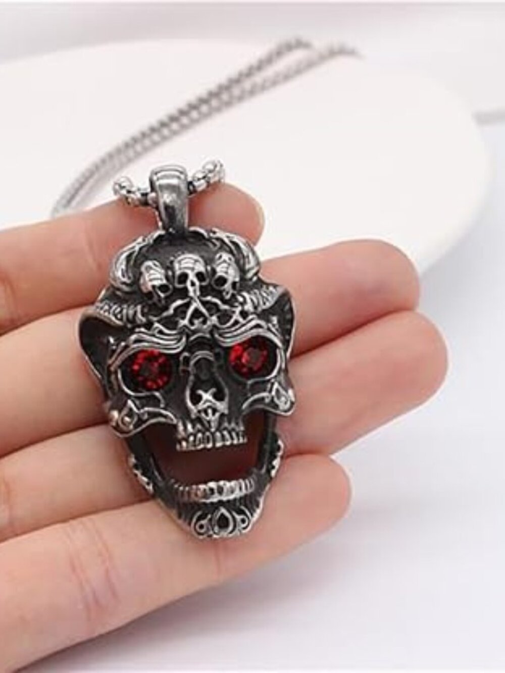 BRAND NEW Gothic Skull Necklace